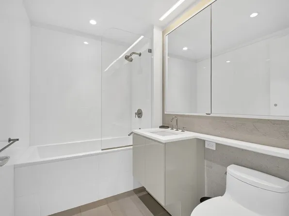 50 Riverside Boulevard 28A image 15 of 16