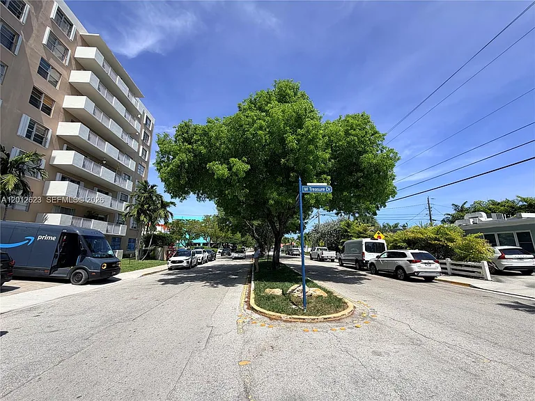 1455 N Treasure Dr #6H — Photo 31