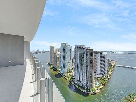 2nd image of 300 Biscayne Boulevard Way #3306