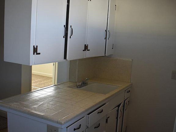 5th image of 119 E Grove St #119