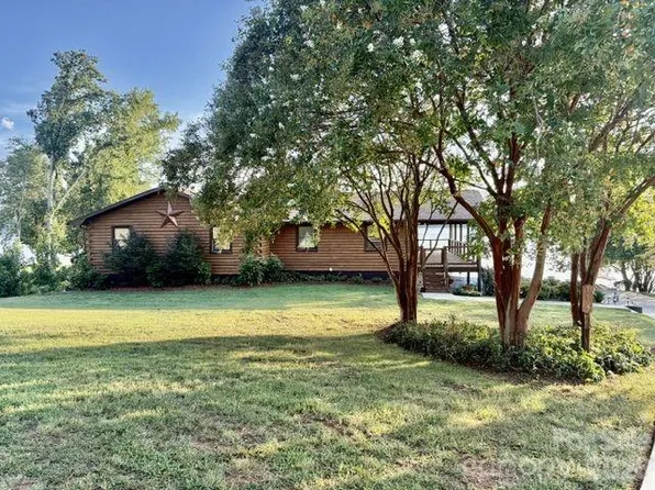 1107 Lakeshore Ct, Cherryville, NC 28021