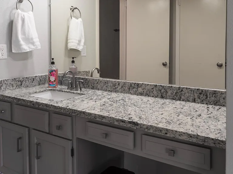 342 Wilcrest Dr — Photo 16