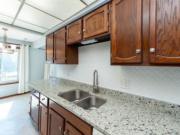 3rd image of 100 Clubhouse Ln APT 106B