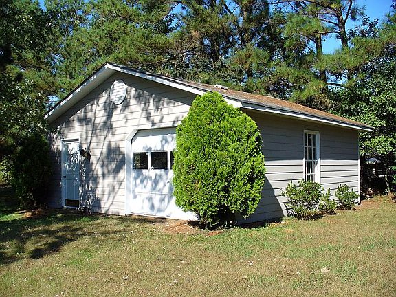 garage workshop in back