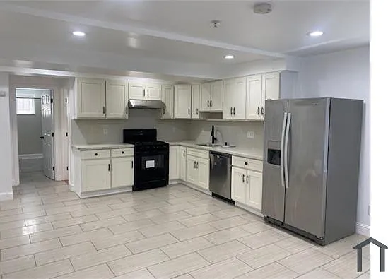 2418 Highland Ave — Photo 1