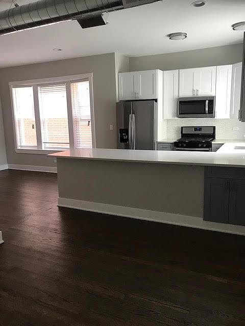 1st image of 1225 W Foster Ave #2E