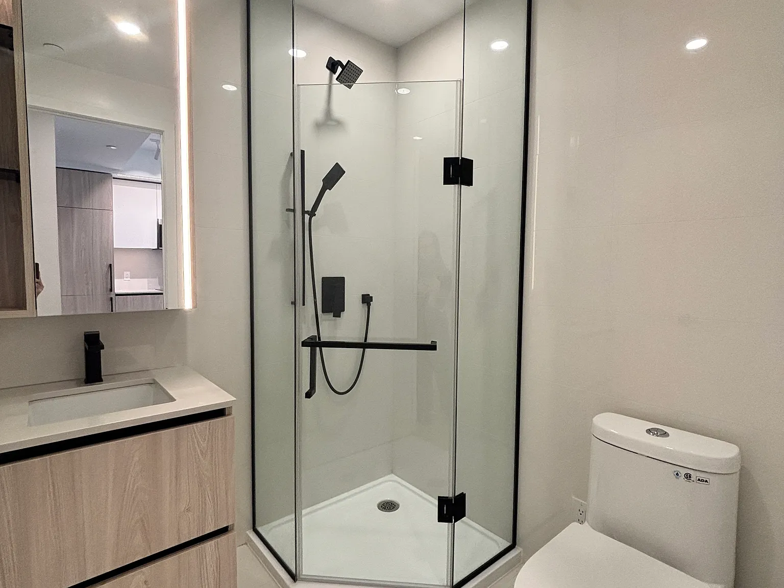 2 bed, 695 sqft, $2,600 — Photo 3