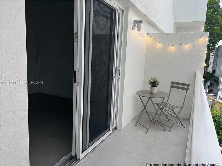 1020 SW 4th St #102 — Photo 4