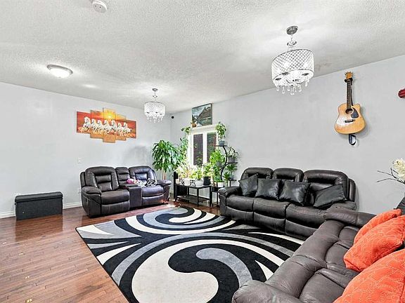 5th image of 201 E Saddlelake Dr NE