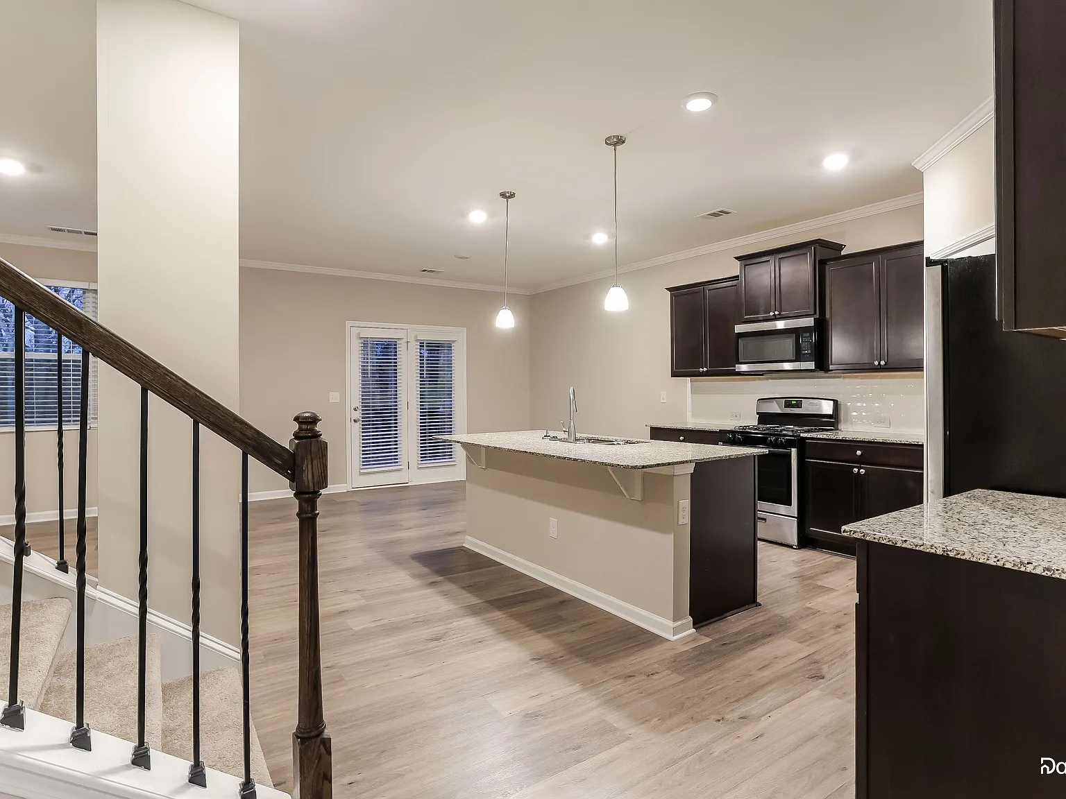 5 bed, 3.0 bath, 2496 sqft, $2,550 — Photo 4