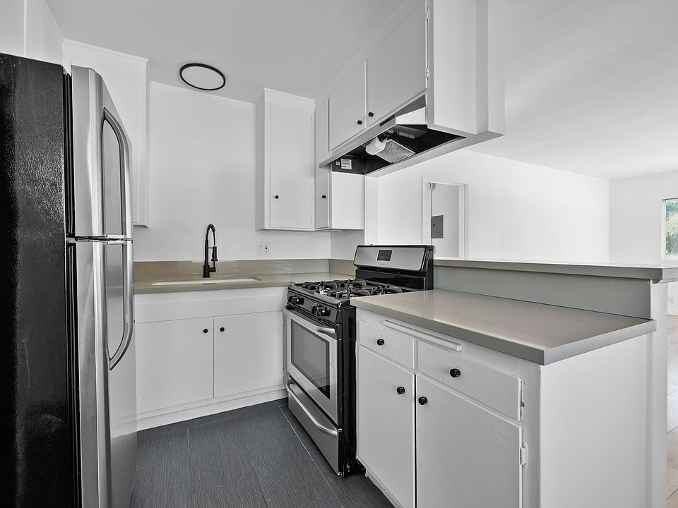 1st image of 4958 N Maywood Ave #6A