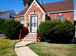 19 Madison Ave, Hempstead, NY 11550