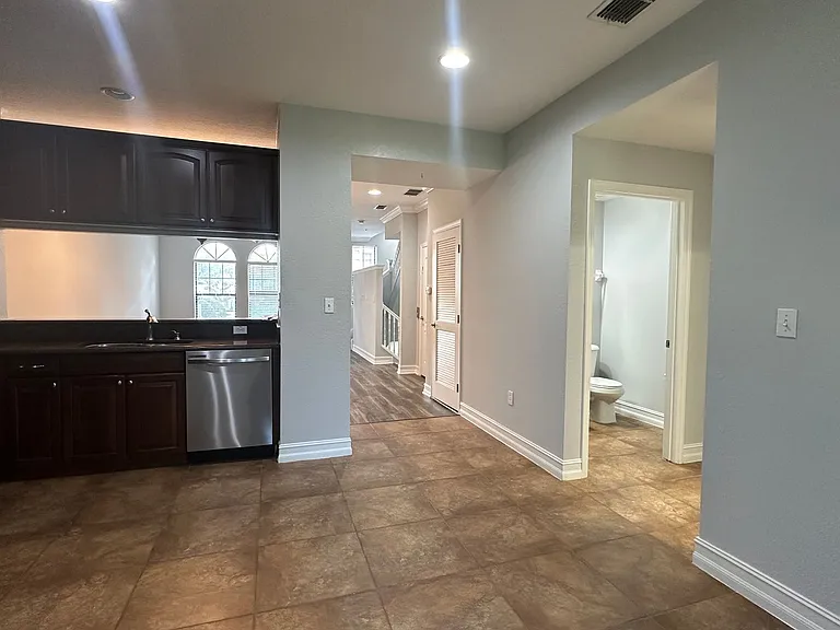 3720 Messina Dr — Photo 16