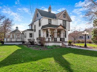 W166N8978 Grand Ave, Menomonee Falls, WI 53051