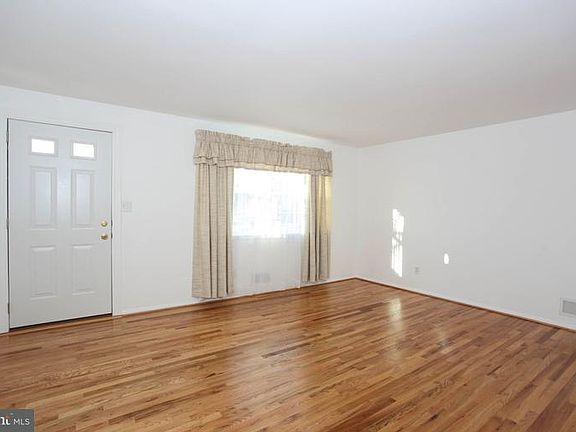 2nd image of 226 Bond Ave