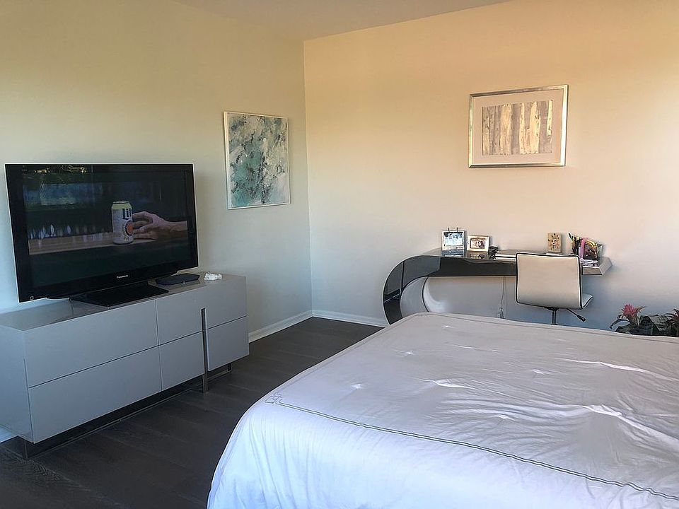 1st image of 207 Isle Verde Way