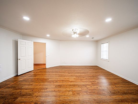 15th image of 7837 Val Del Rd