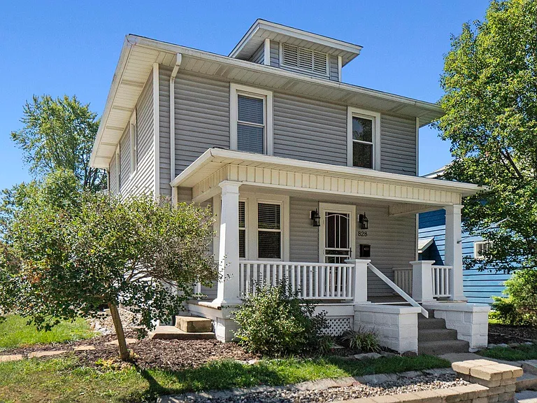 828 Forest Ave — Photo 3
