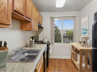 Middletowne & The Dona, Laurel, MD 20707