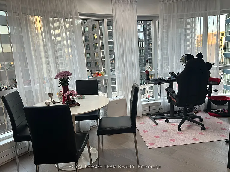 234 Rideau St #704 — Photo 20