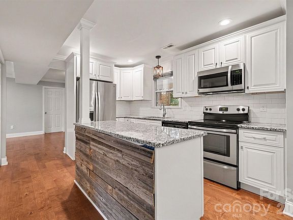 4th image of 7111 Cedar Lake Ct