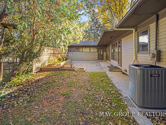 5th image of 2727 Cascade Rd SE