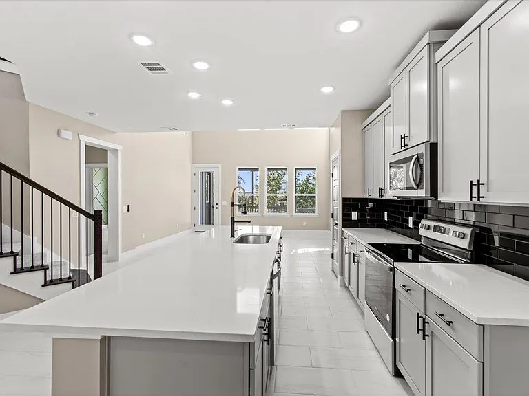 17503 Panorama Dr — Photo 4