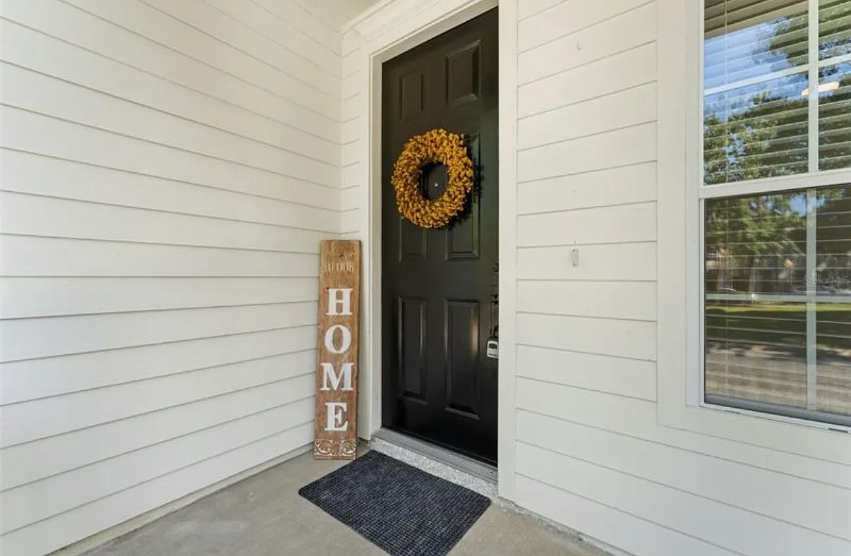 3 bed, 2.5 bath, 1641 sqft, $2,350 — Photo 2