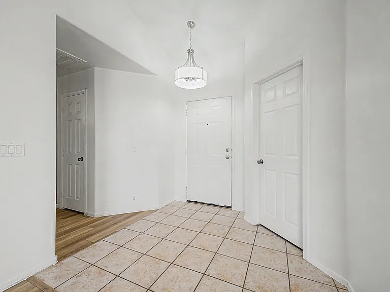 930 E Harwell Rd — Photo 2