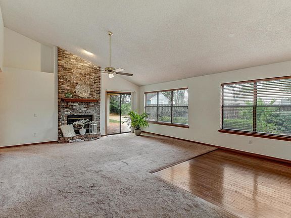 2nd image of 1403 S Pike Ln