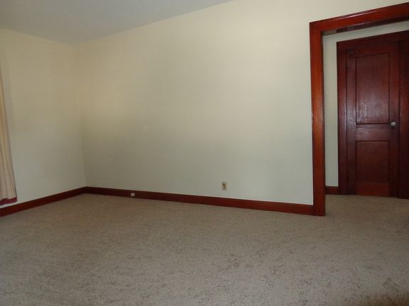 4th image of 916 E Parkland Ave