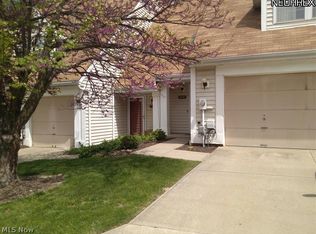 7674 Creekwood Ln #19E, North Royalton, OH 44133