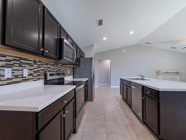 2372 SE Maslan Ave — Photo 13