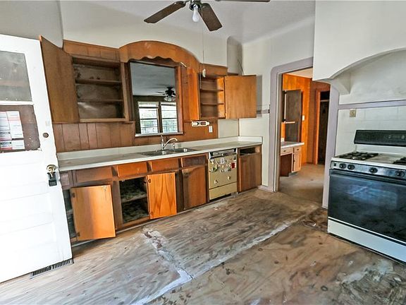 4th image of 2340 Wisteria St