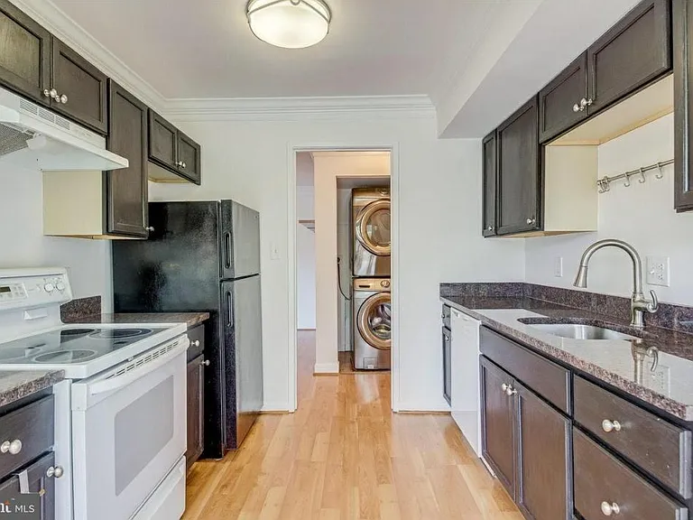 545 Florida Ave — Photo 2