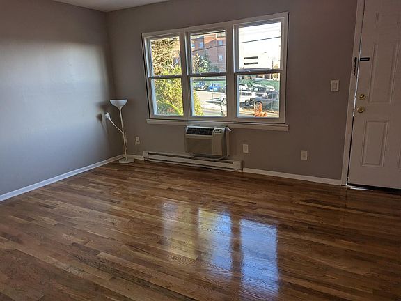 4th image of 257 1/2 W Essex St #3