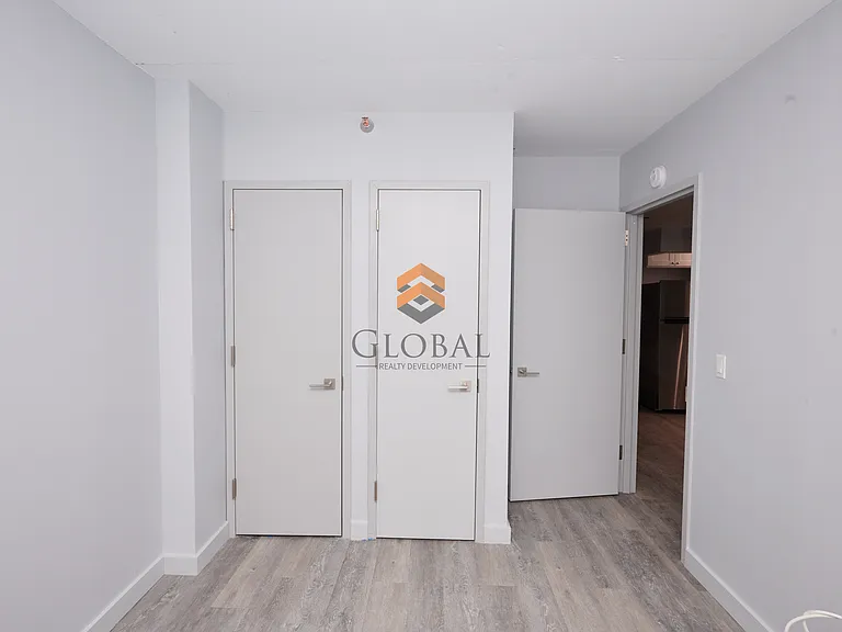 1985 Jerome Ave #2B — Photo 12
