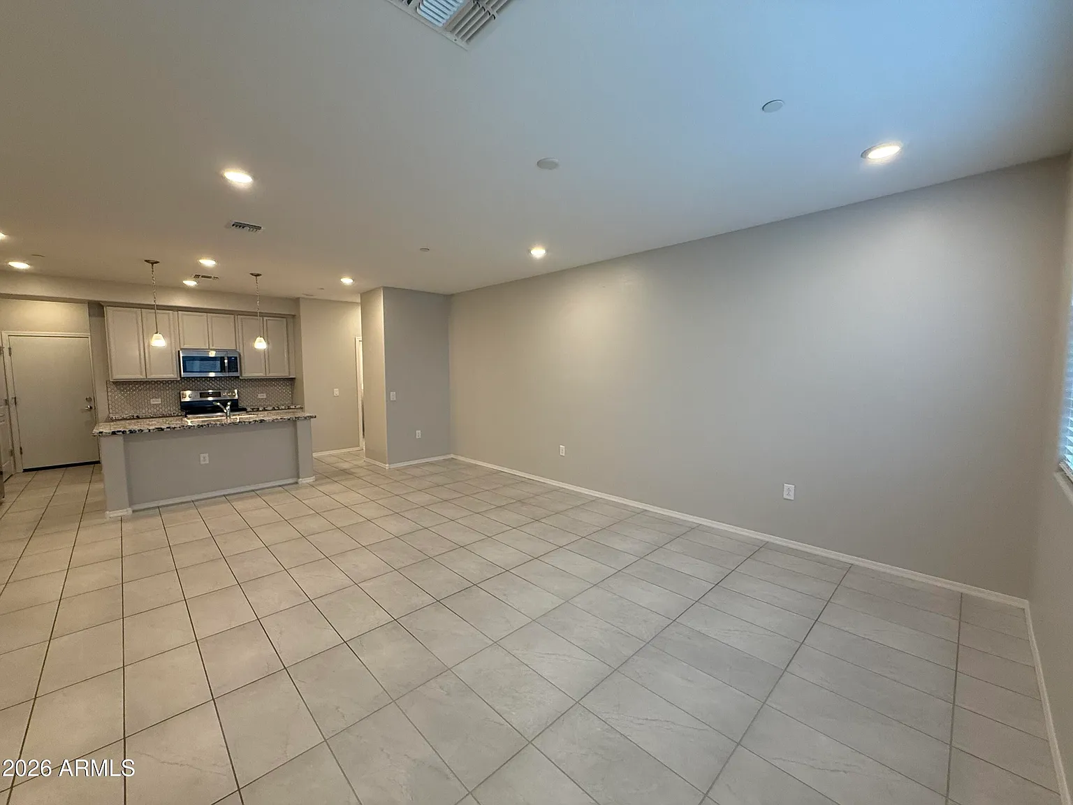 3 bed, 2.5 bath, 1637 sqft, $2,350 — Photo 3