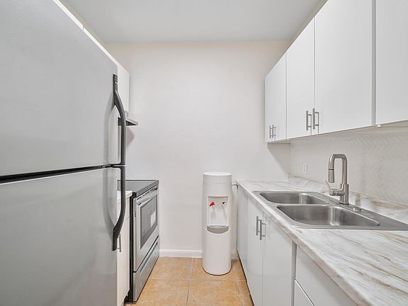 4th image of 1401 NW 103rd St #6jbjwmwvs