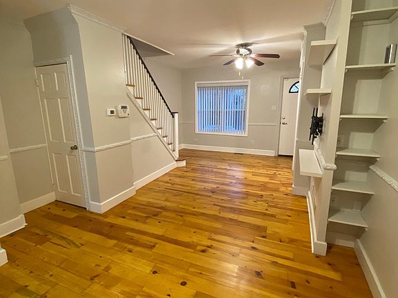 2nd image of 2256 E Monmouth St