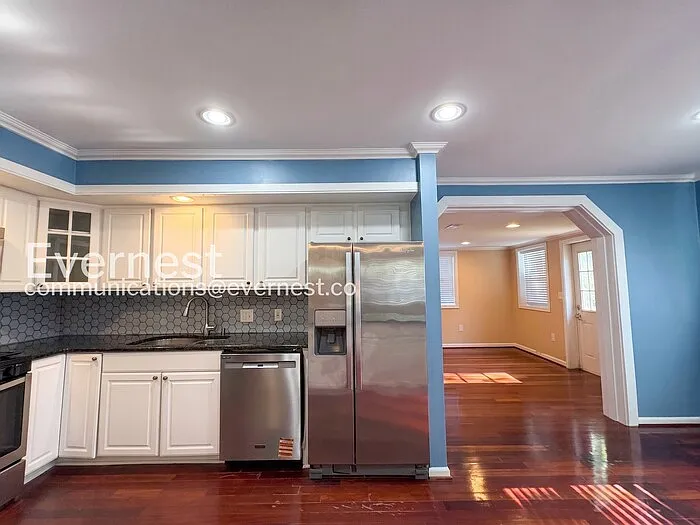 7110 Cindy Ln — Photo 9