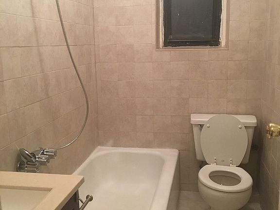 4th image of 14444 Sanford Ave APT 3H