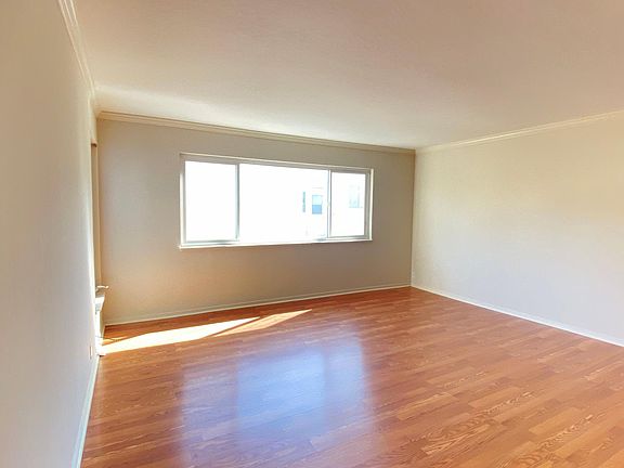 2nd image of 2141 Clement St