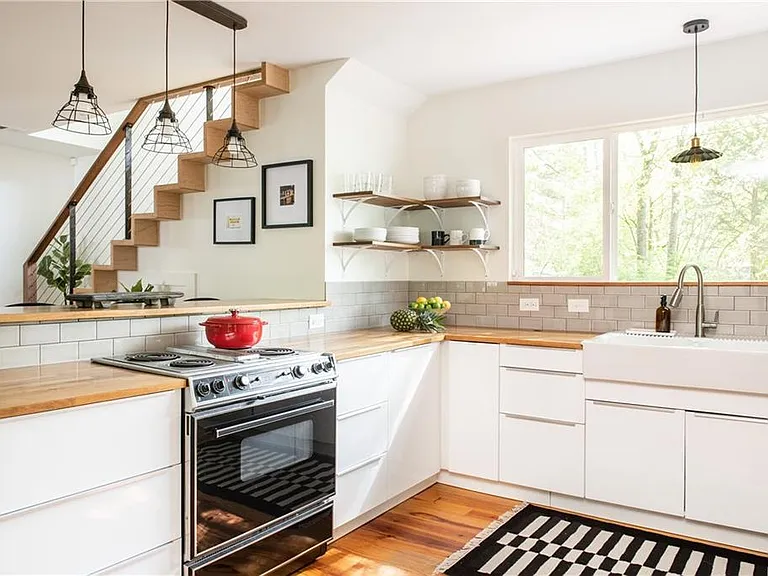 715 Hobart Ave SE — Photo 4