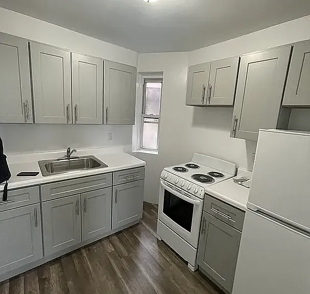 725 11th Ave #5C — Photo 3