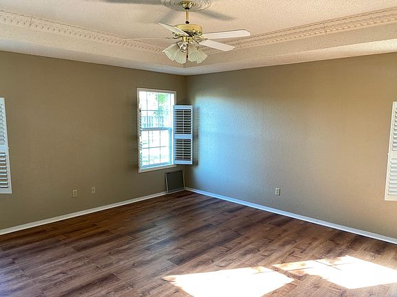 4th image of 2509 California Ln