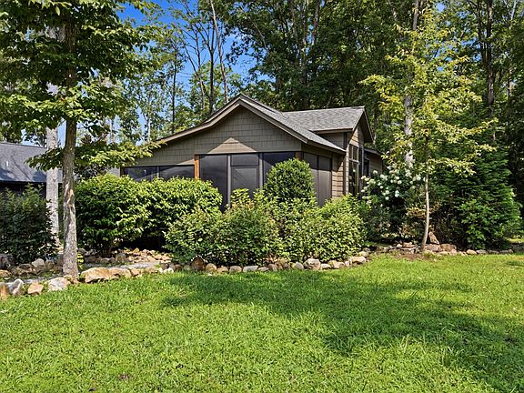4th image of 292 Waters Edge Way