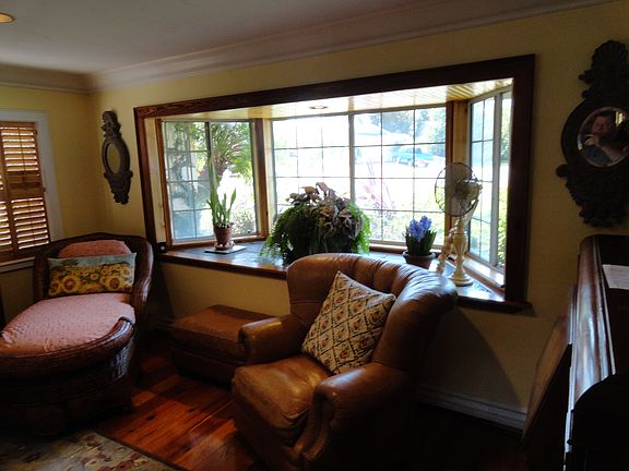 Front Window 1 of 3 Box Win