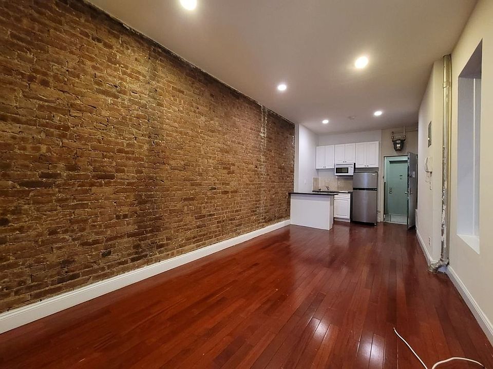 1st image of 256 E 10th St APT 3C