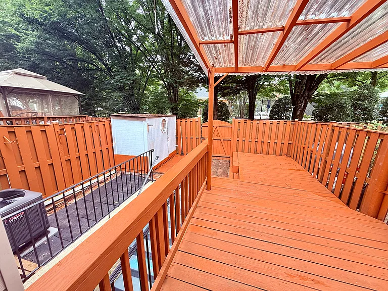 5944 Raina Dr — Photo 18